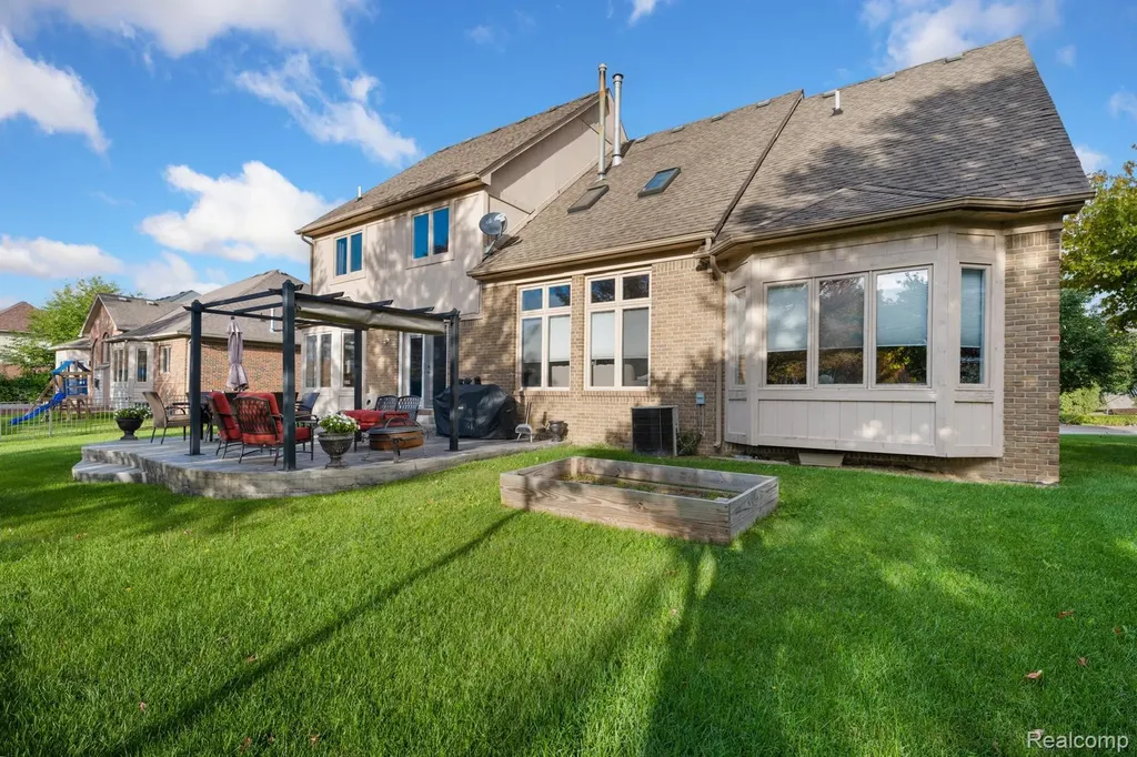 45021 Riverwoods Drive Macomb Township MI 48044