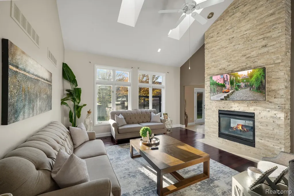 45021 Riverwoods Drive Macomb Township MI 48044
