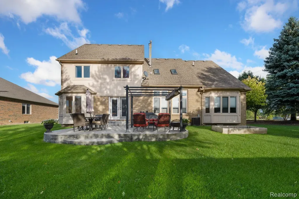 45021 Riverwoods Drive Macomb Township MI 48044