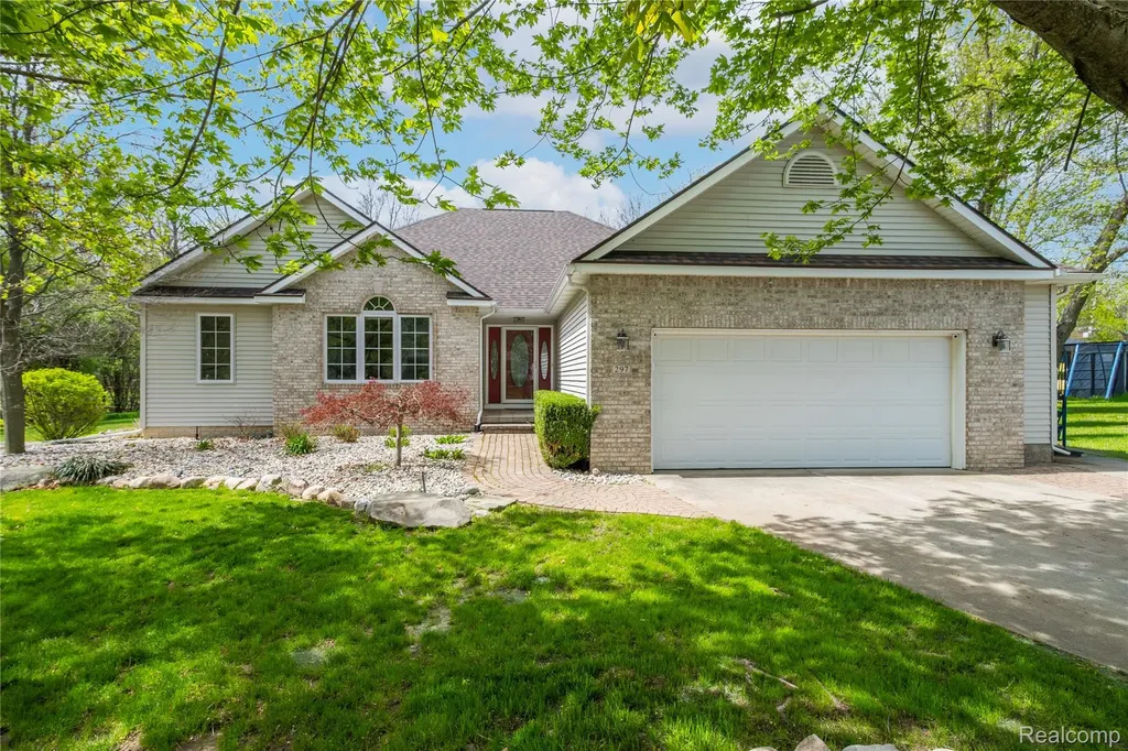 297 Carriage Way Davison City MI 48423