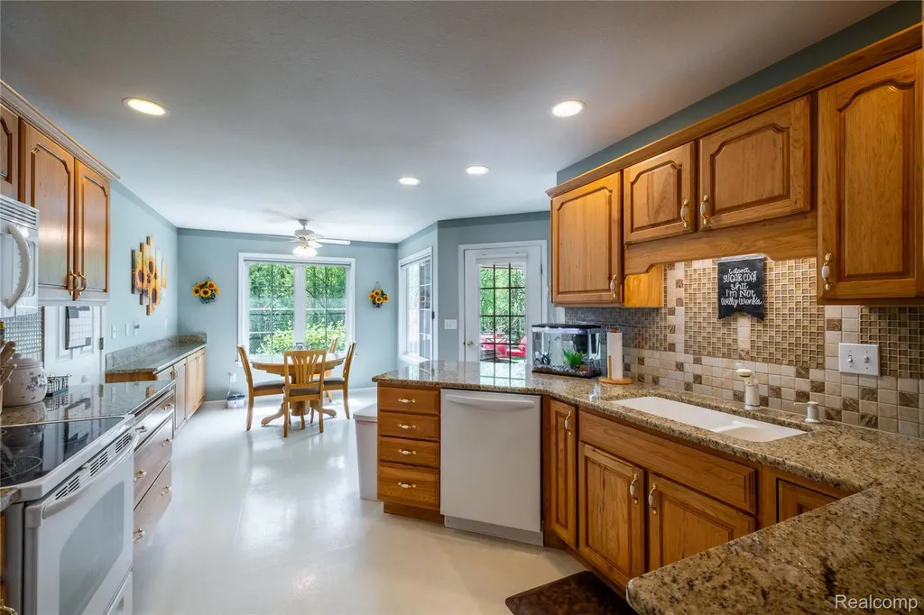 297 Carriage Way Davison City MI 48423