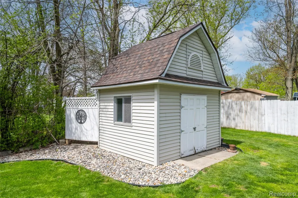 297 Carriage Way Davison City MI 48423
