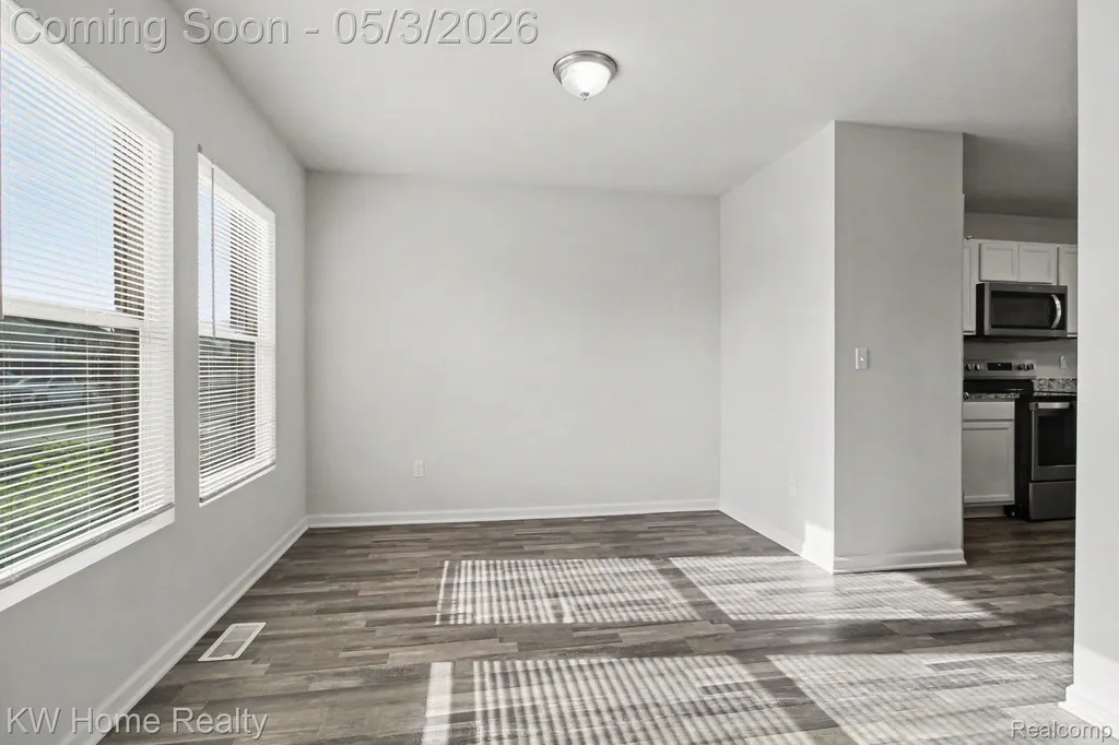 10732 Lakeview Drive Taylor City MI 48180