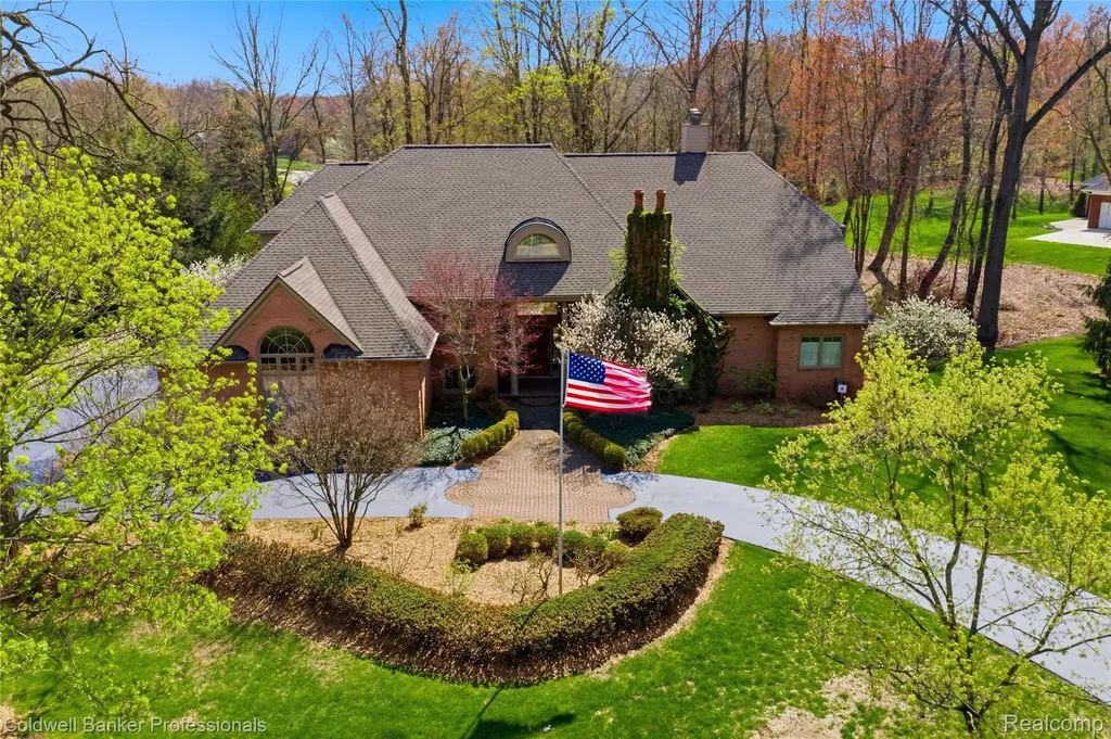 7520 Mistwood Drive White Lake Charter Township MI 48383