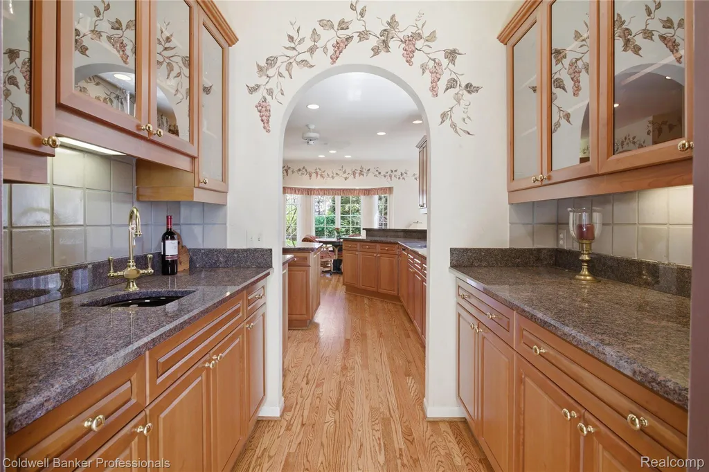 7520 Mistwood Drive White Lake Charter Township MI 48383