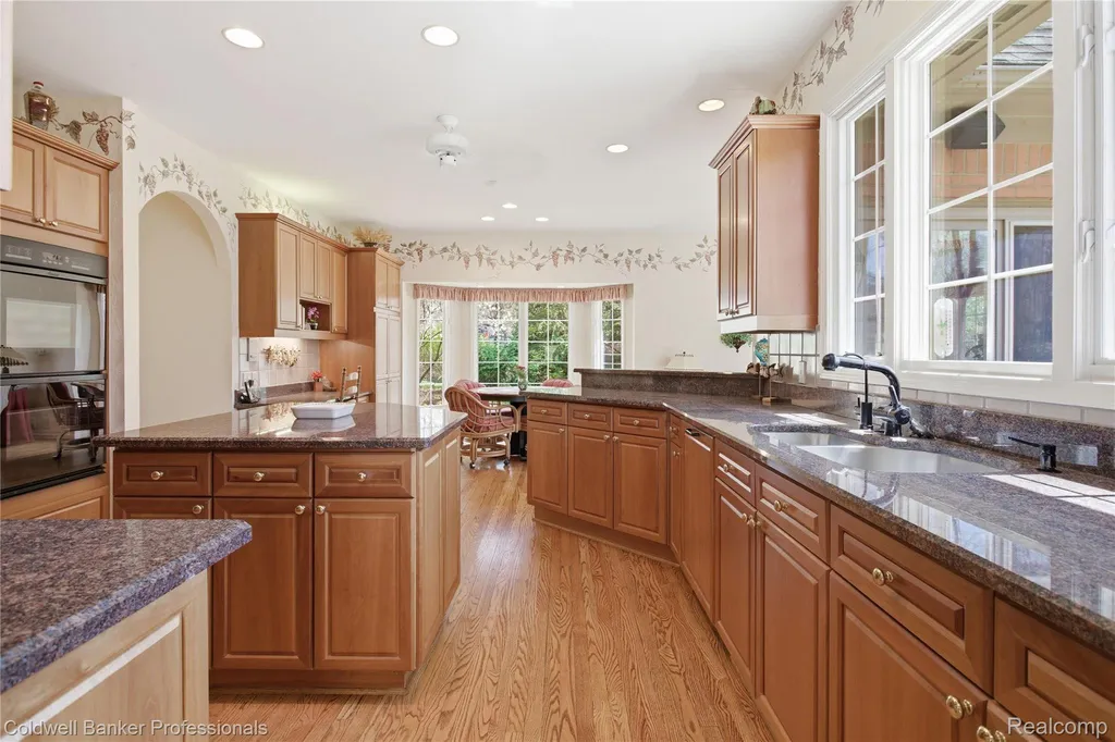 7520 Mistwood Drive White Lake Charter Township MI 48383