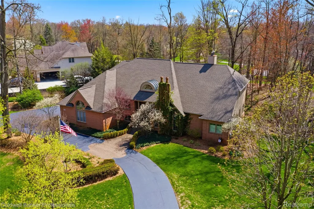 7520 Mistwood Drive White Lake Charter Township MI 48383
