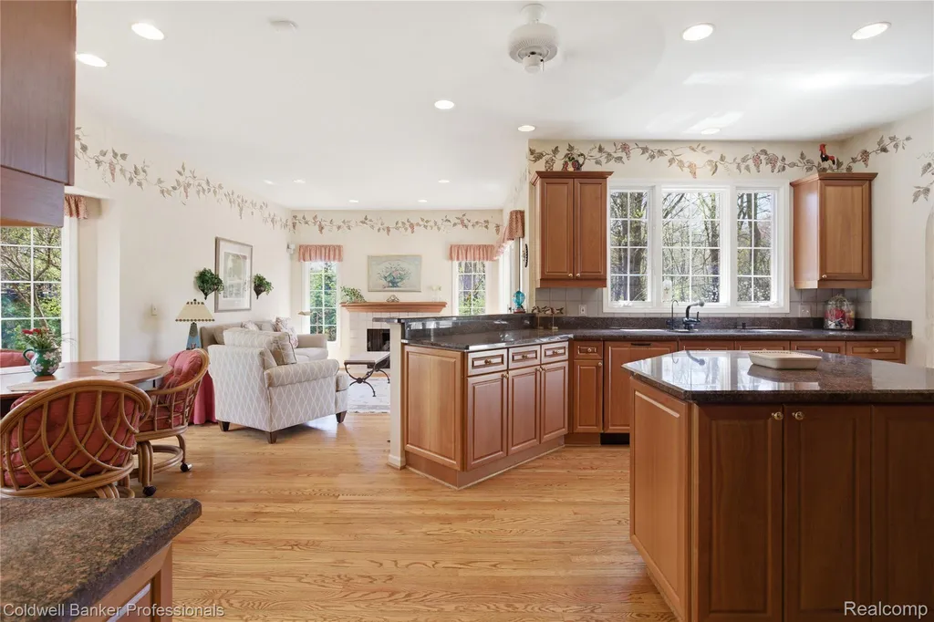 7520 Mistwood Drive White Lake Charter Township MI 48383