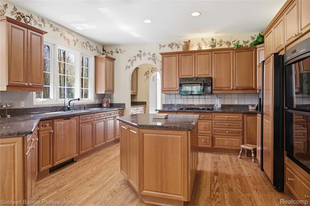 7520 Mistwood Drive White Lake Charter Township MI 48383