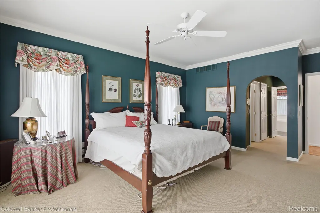 7520 Mistwood Drive White Lake Charter Township MI 48383