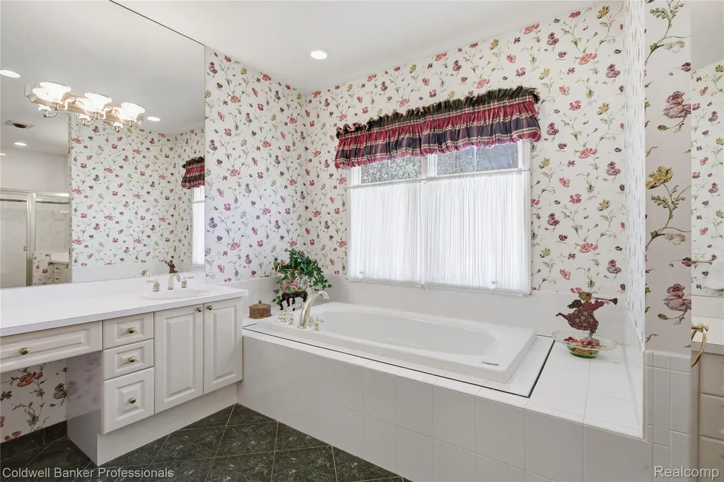 7520 Mistwood Drive White Lake Charter Township MI 48383