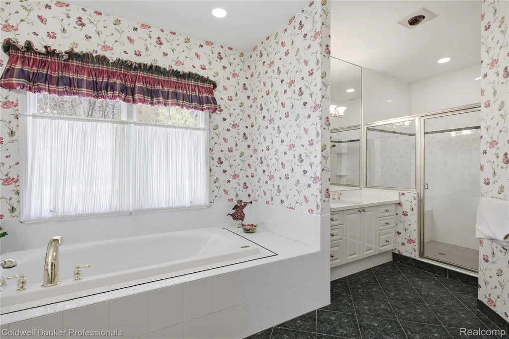 7520 Mistwood Drive White Lake Charter Township MI 48383