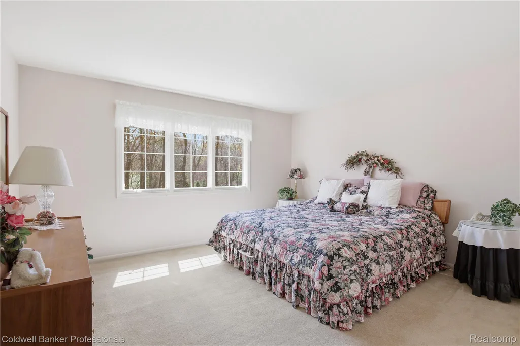 7520 Mistwood Drive White Lake Charter Township MI 48383