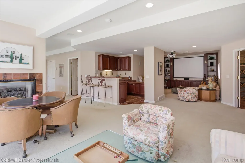 7520 Mistwood Drive White Lake Charter Township MI 48383