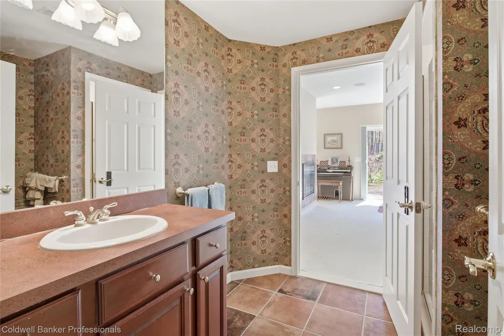 7520 Mistwood Drive White Lake Charter Township MI 48383