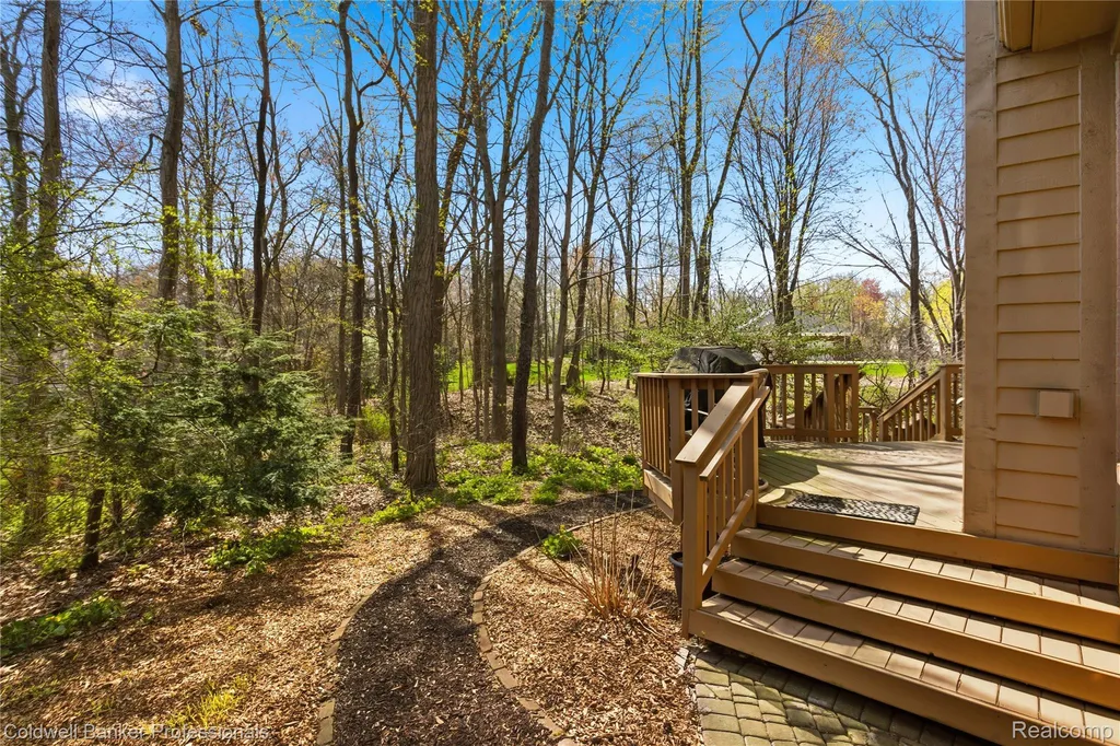 7520 Mistwood Drive White Lake Charter Township MI 48383
