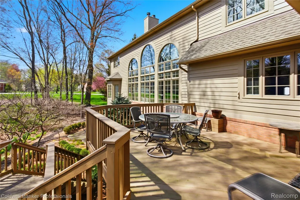 7520 Mistwood Drive White Lake Charter Township MI 48383