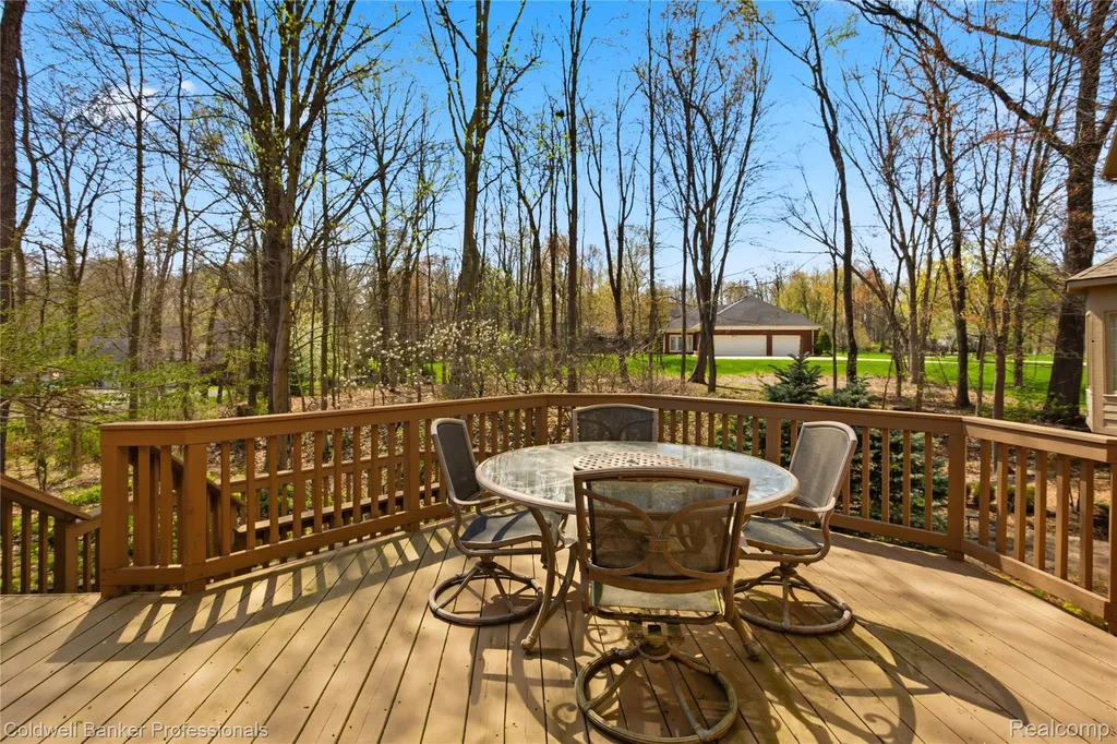 7520 Mistwood Drive White Lake Charter Township MI 48383