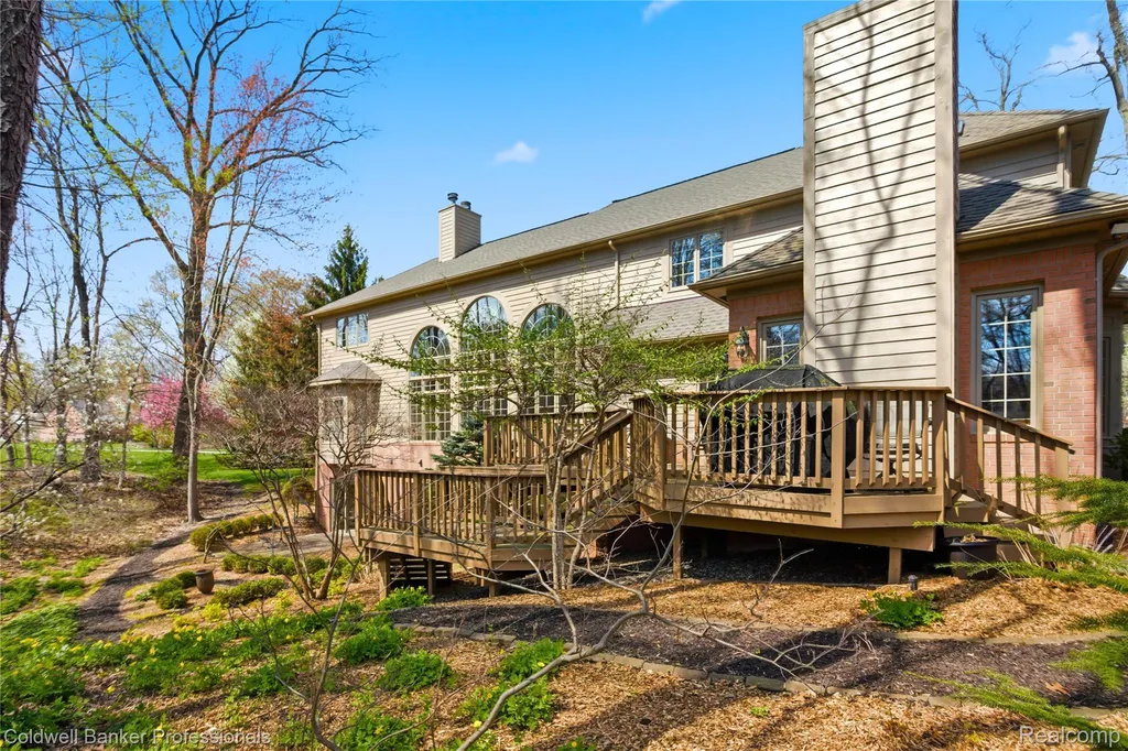 7520 Mistwood Drive White Lake Charter Township MI 48383