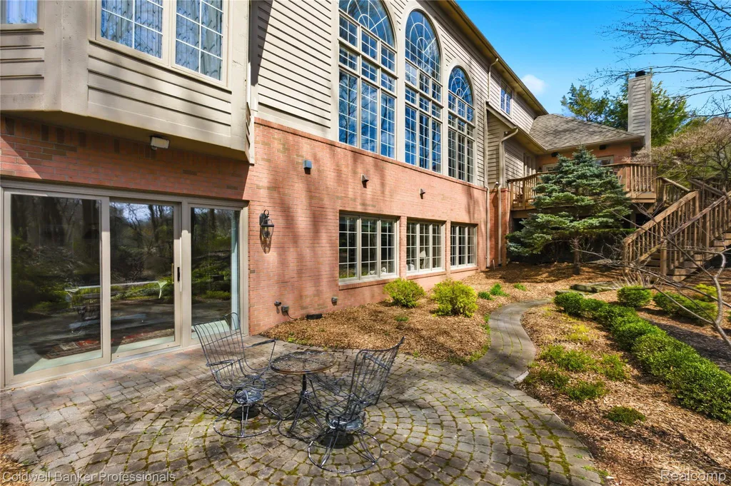 7520 Mistwood Drive White Lake Charter Township MI 48383