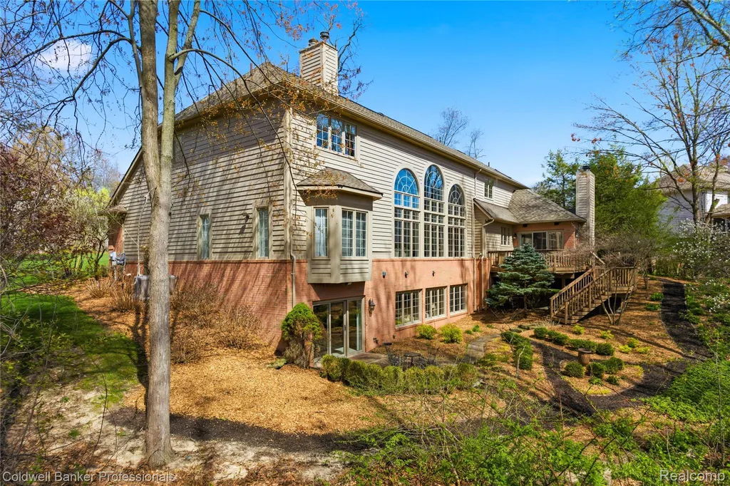 7520 Mistwood Drive White Lake Charter Township MI 48383