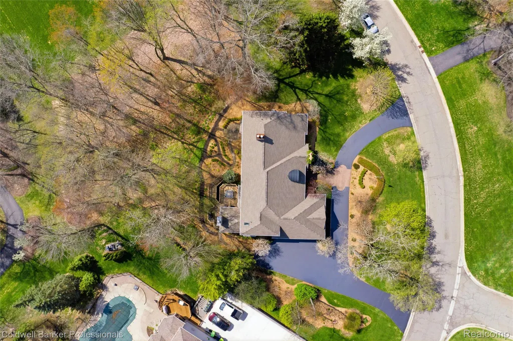 7520 Mistwood Drive White Lake Charter Township MI 48383