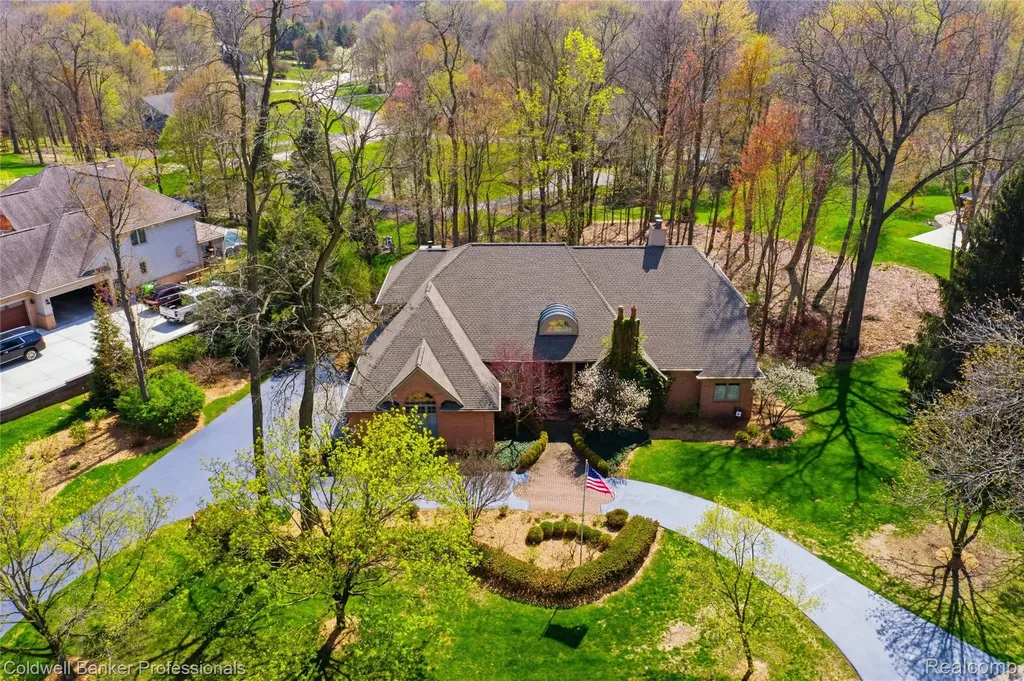 7520 Mistwood Drive White Lake Charter Township MI 48383