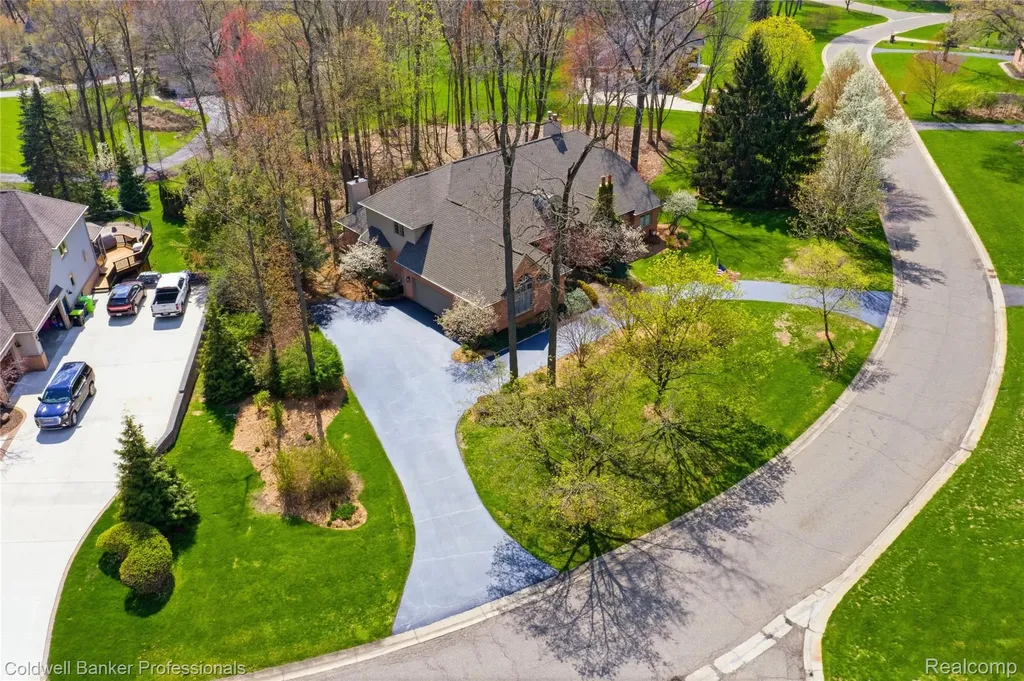 7520 Mistwood Drive White Lake Charter Township MI 48383