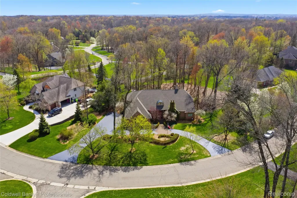 7520 Mistwood Drive White Lake Charter Township MI 48383
