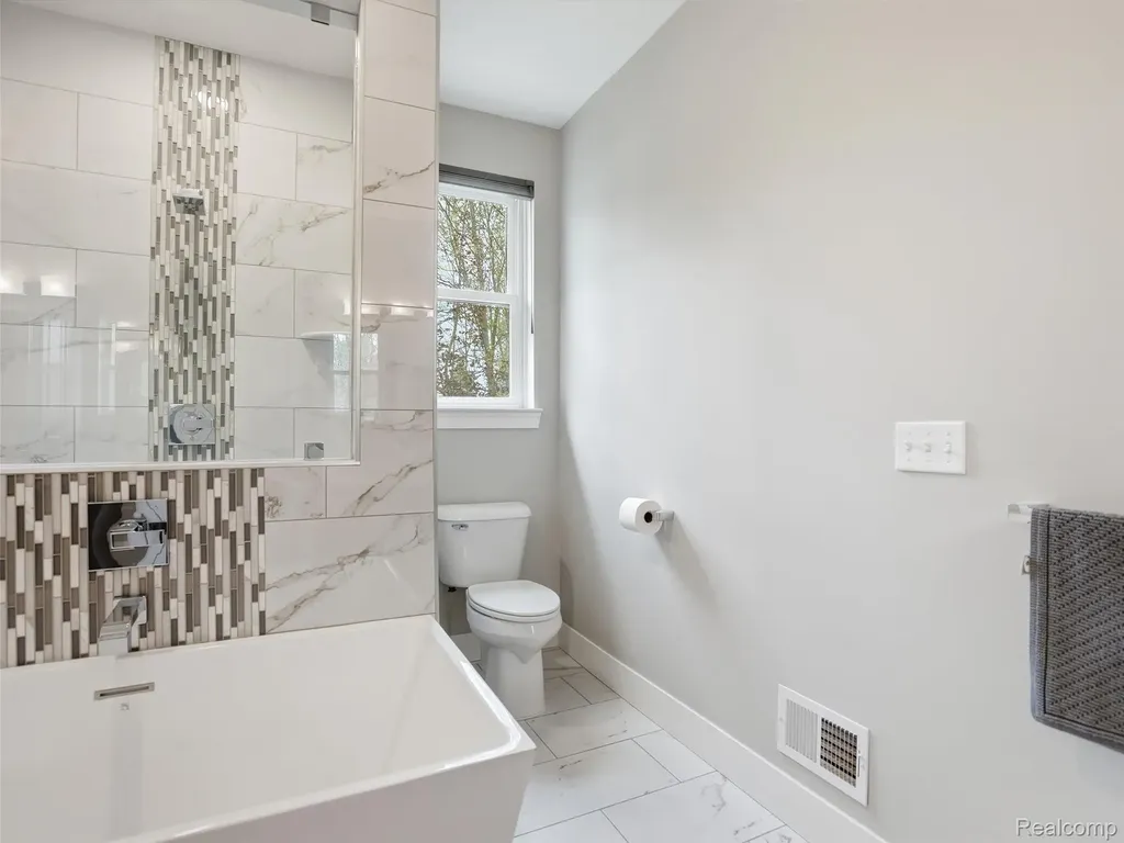 3513 Pointe Shore Drive Brighton Township MI 48114