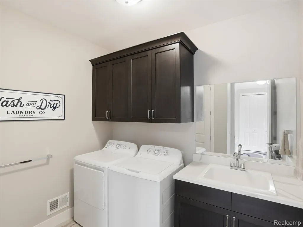 3513 Pointe Shore Drive Brighton Township MI 48114