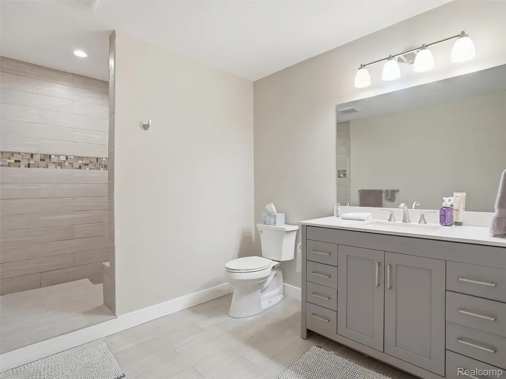 3513 Pointe Shore Drive Brighton Township MI 48114