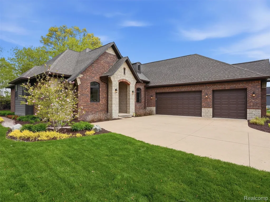 3513 Pointe Shore Drive Brighton Township MI 48114