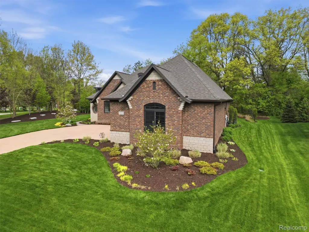 3513 Pointe Shore Drive Brighton Township MI 48114