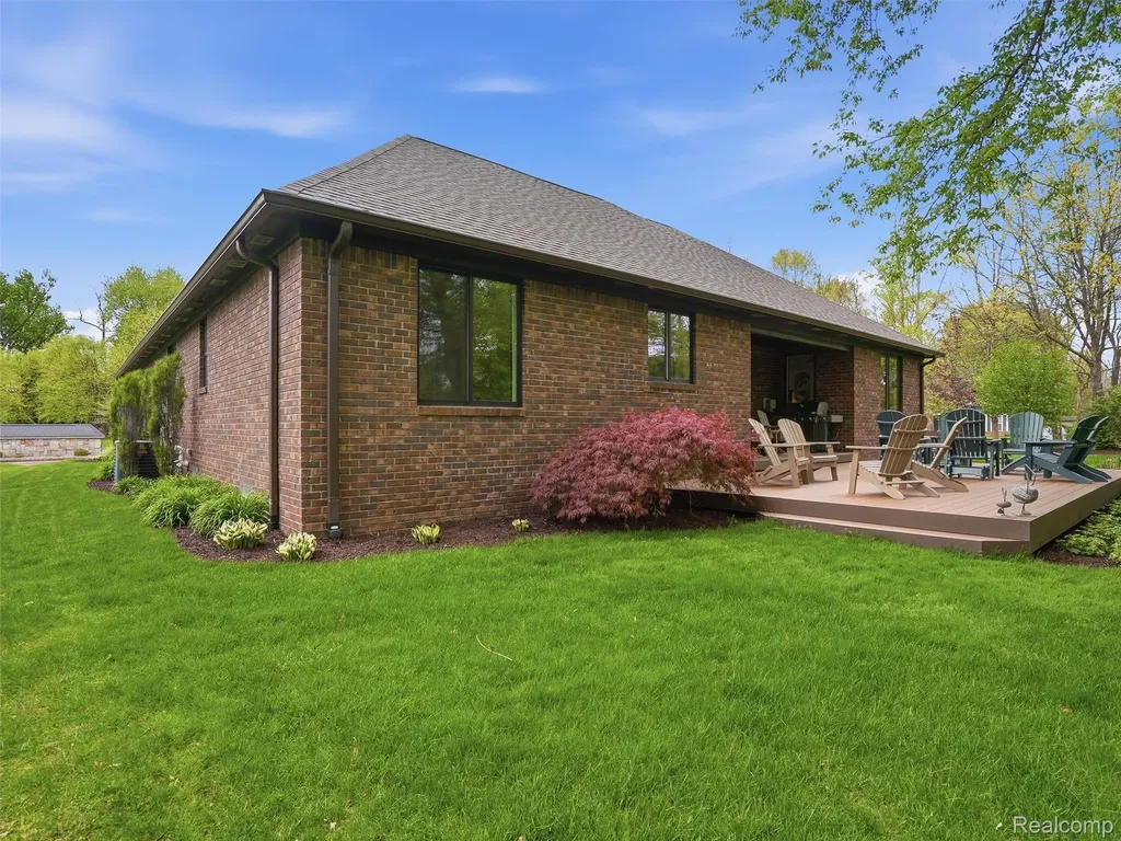 3513 Pointe Shore Drive Brighton Township MI 48114