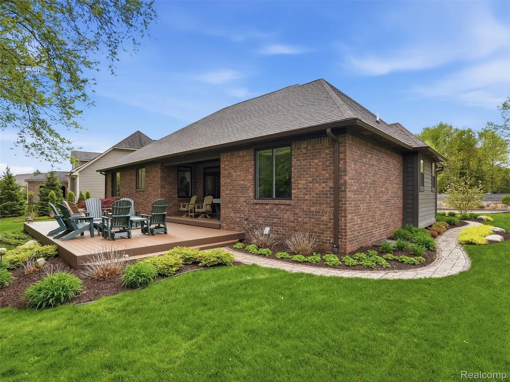 3513 Pointe Shore Drive Brighton Township MI 48114