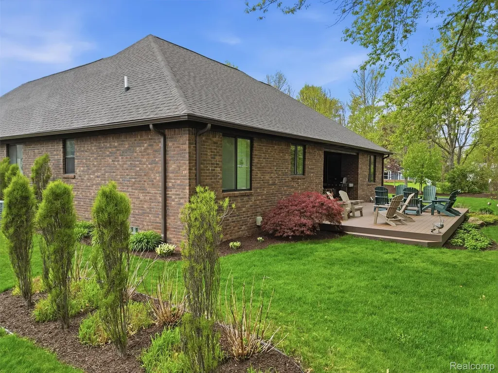 3513 Pointe Shore Drive Brighton Township MI 48114