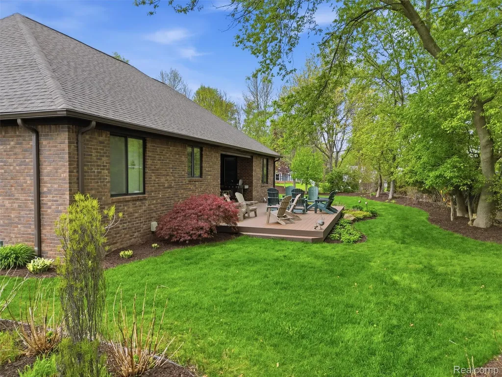 3513 Pointe Shore Drive Brighton Township MI 48114