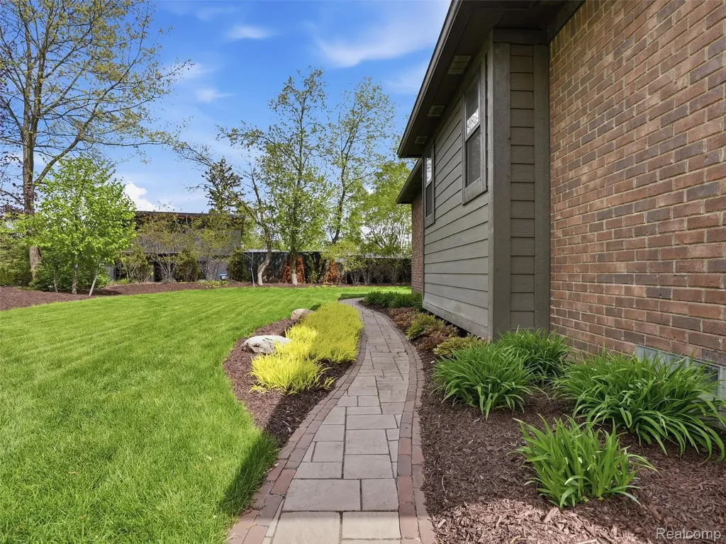 3513 Pointe Shore Drive Brighton Township MI 48114