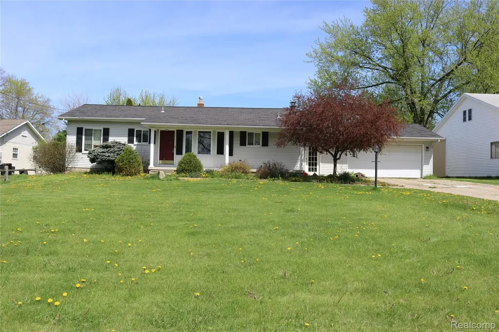 1073 Sarah Street Grand Blanc Charter Township MI 48439