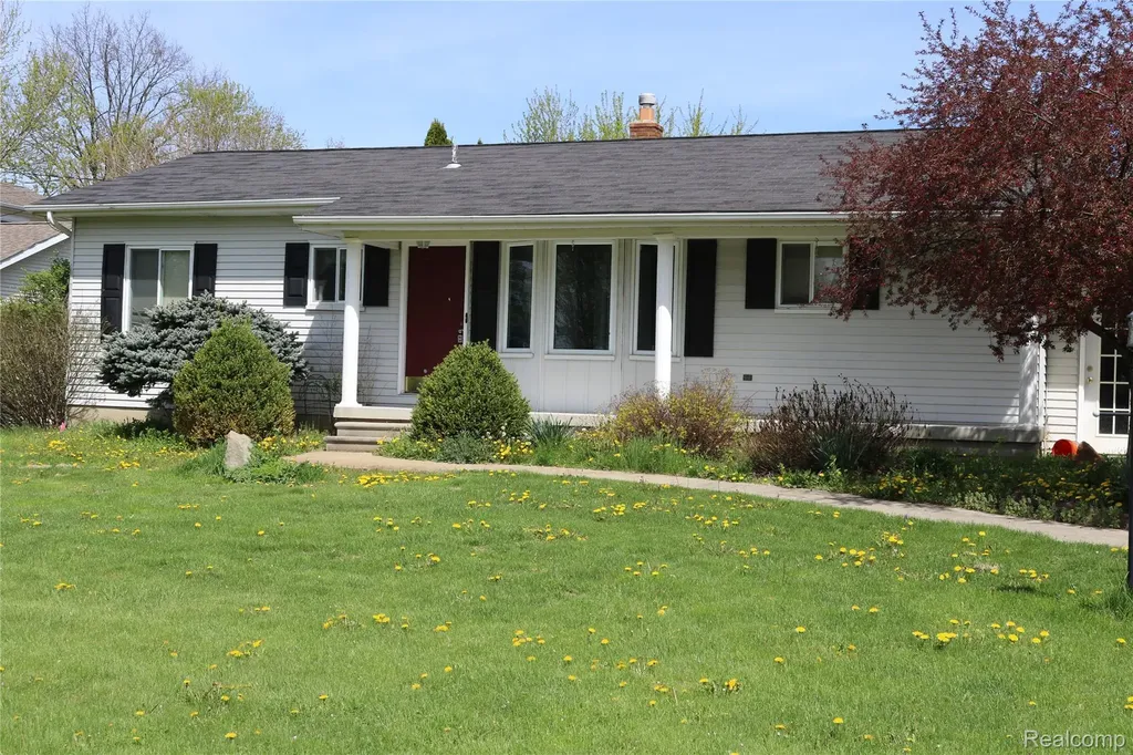 1073 Sarah Street Grand Blanc Charter Township MI 48439