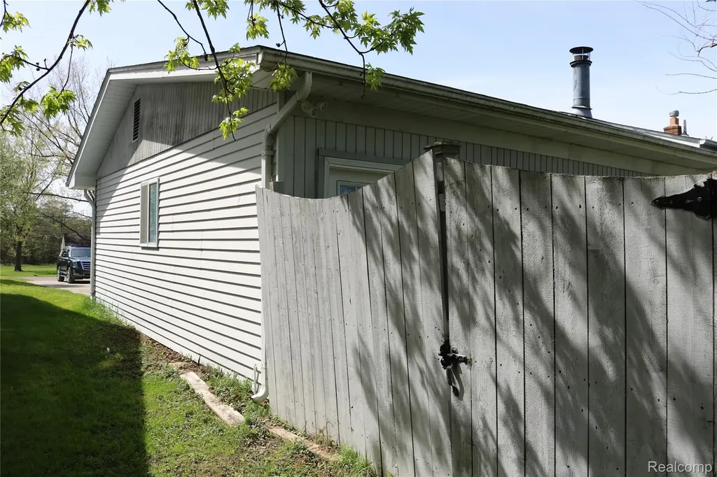 1073 Sarah Street Grand Blanc Charter Township MI 48439