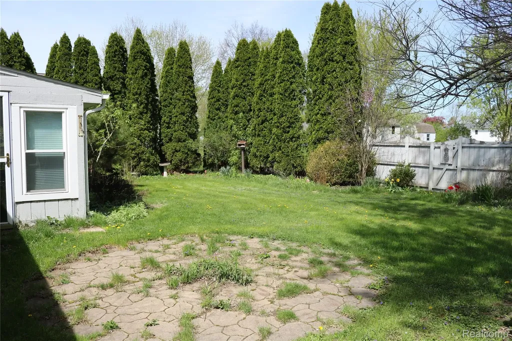 1073 Sarah Street Grand Blanc Charter Township MI 48439