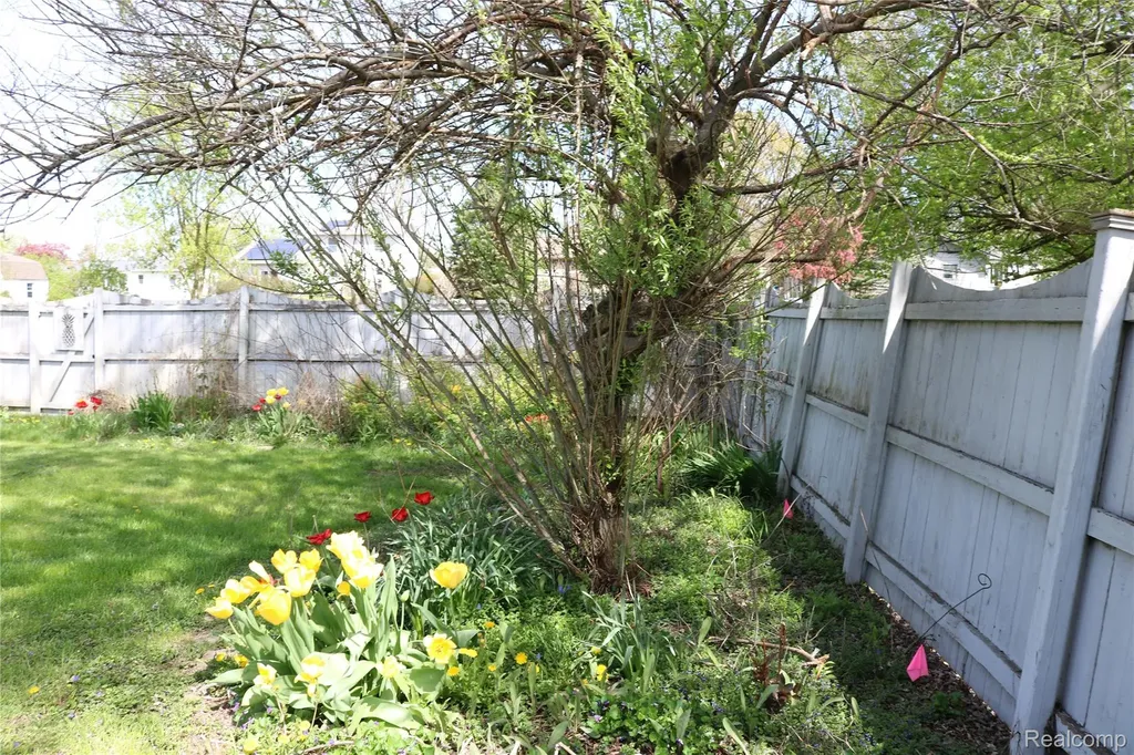 1073 Sarah Street Grand Blanc Charter Township MI 48439