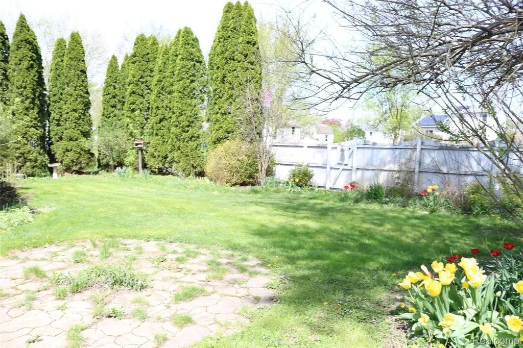1073 Sarah Street Grand Blanc Charter Township MI 48439