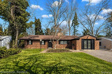 16046 W 13 Mile Road Beverly Hills Village MI 48025
