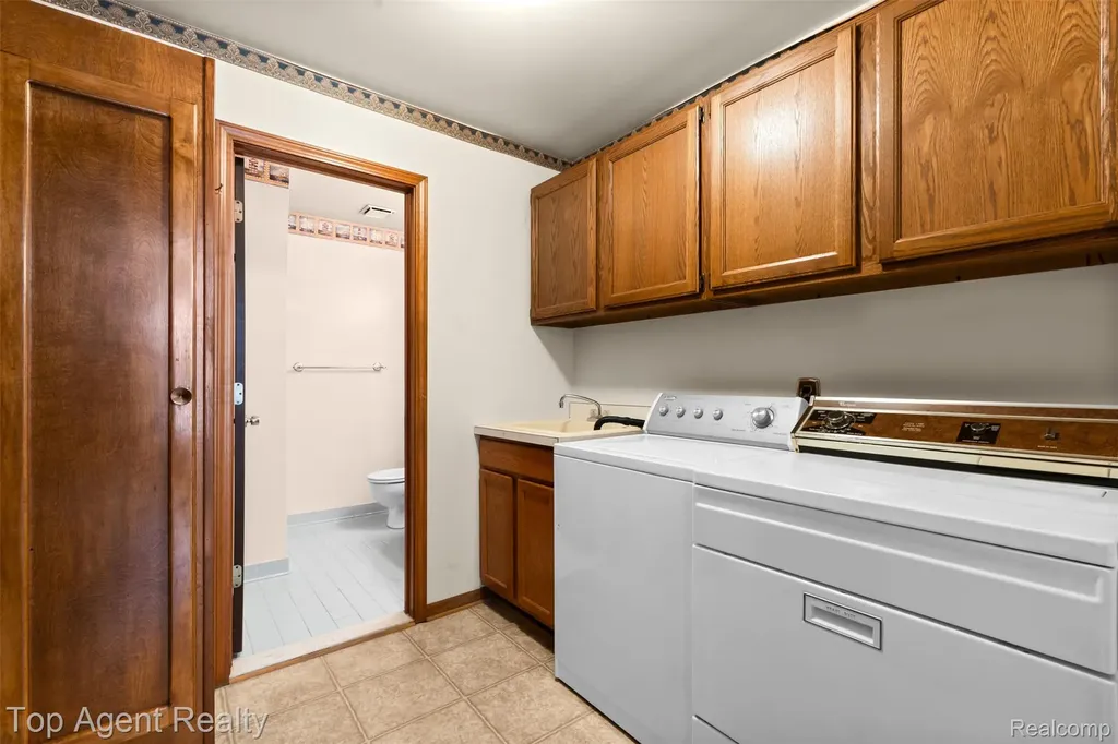 42618 Cassin Way Clinton Charter Township MI 48038