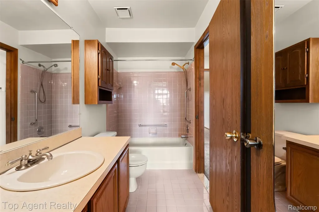 42618 Cassin Way Clinton Charter Township MI 48038