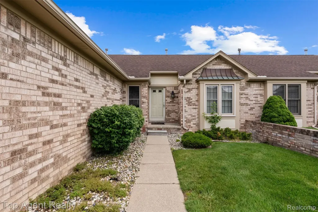42618 Cassin Way Clinton Charter Township MI 48038