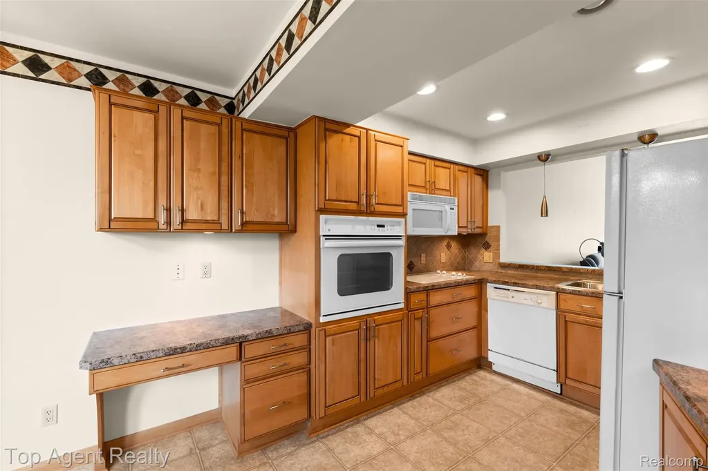 42618 Cassin Way Clinton Charter Township MI 48038